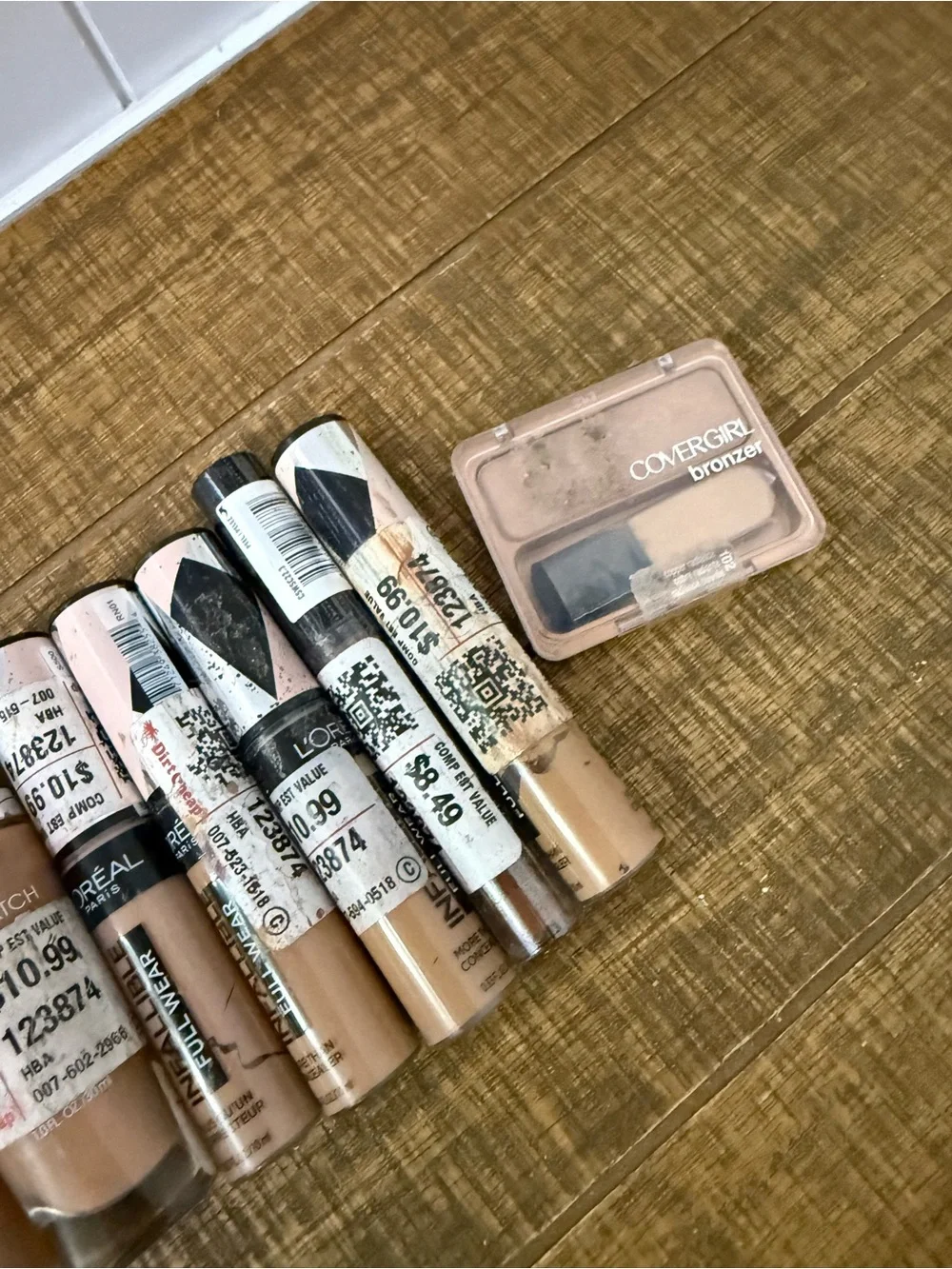 L'Oréal & CoverGirl Foundation and Concealer Bundle in Beige/Tan